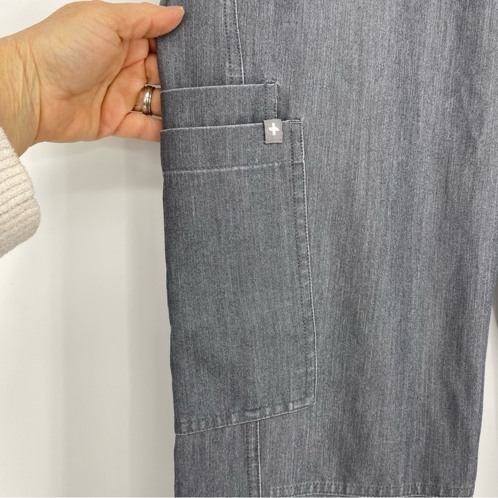 FIGS gray pocket leg nursing medical pants size medium - Picture 4 of 16
